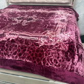 WINTER KING SIZE SUPER WARM AND SOFT QUILT CAN BE USE ON QUEEN